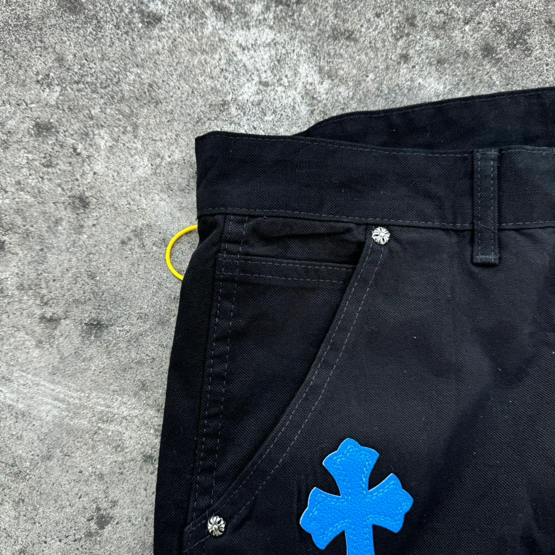 P290 model number: H653 chrome hearts Top Cow King F&F Limited to friends and family 1of1 Carhartt base version Jeans Three-dimensional version Loose and comfortable, not picky about body shape Look taller and slimmer Factory Seiko Original quality control Same style for men and women Can be matched with couples Versatile recommendation Must-have jeans for all seasons Hipsters have been disappointed From the quality selection of fabrics, the tailoring of details, and the matching of patterns are impeccable! The upper body is so handsome when worn...it can be easily worn by men, women and children! The craftsmanship is made of heavy-duty washed pure cotton denim fabric. After washing, it is soft and thick and looks very stylish when worn. Size: 28, 30, 32, 34, 36 (S-XXL) Color: black